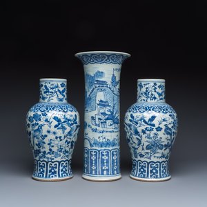 A Chinese blue and white 'Landscape' vase and a pair of 'Birds among Flowering Branches' vases — 照片 2