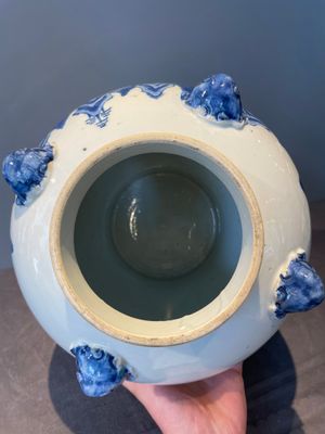 A Chinese blue and white 'landscape' vase and cover, Chenghua mark, 19th C. — 照片 16