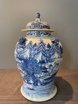 A Chinese blue and white 'landscape' vase and cover, Chenghua mark, 19th C. — 照片 2