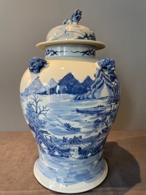 A Chinese blue and white 'landscape' vase and cover, Chenghua mark, 19th C. — 照片 3