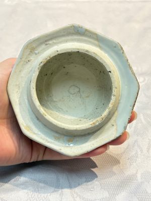 A Chinese blue and white 'Li Shimin 李世民 and Qin Qiong 秦瓊' vase and cover, Transitional period — photo 24