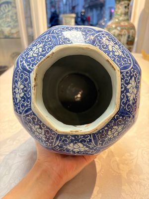 A Chinese blue and white 'Li Shimin 李世民 and Qin Qiong 秦瓊' vase and cover, Transitional period — photo 10