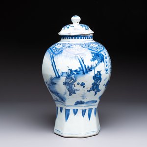A Chinese blue and white 'Li Shimin 李世民 and Qin Qiong 秦瓊' vase and cover, Transitional period — photo 5