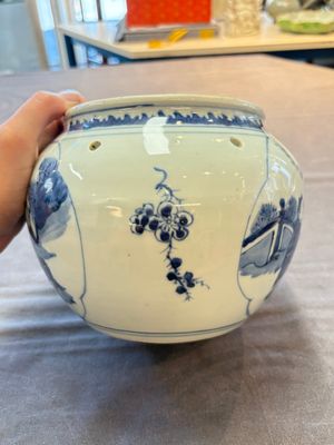 A Chinese blue and white 'Lian Sheng San Ji 連升三級‘ and 'Xie Qin Fang You 攜琴訪友' bowl, Transitional style — photo 2