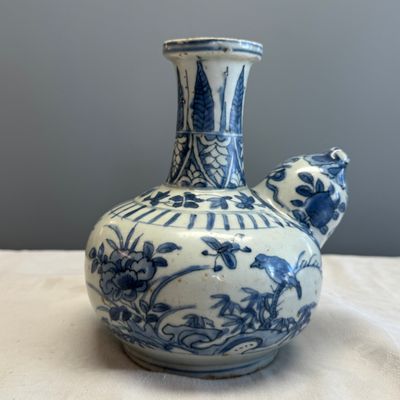 A Chinese blue and white 'Lizard and Birds' kendi  — photo 3