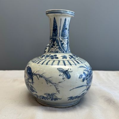 A Chinese blue and white 'Lizard and Birds' kendi  — photo 4