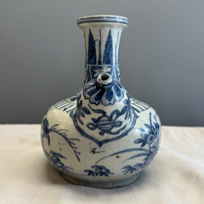 A Chinese blue and white 'Lizard and Birds' kendi  — photo 2
