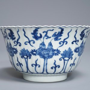 A Chinese blue and white lobed bowl, Kangxi — photo 2