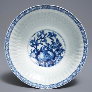 A Chinese blue and white lobed bowl, Kangxi — photo 5