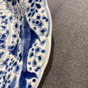 A Chinese blue and white lobed dish with fish, Kangxi — photo 5