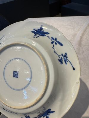 A Chinese blue and white lobed 'flower' plate and a 'phoenix and monkeys' plate, Kangxi — photo 12
