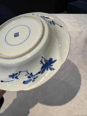 A Chinese blue and white lobed 'flower' plate and a 'phoenix and monkeys' plate, Kangxi — photo 13