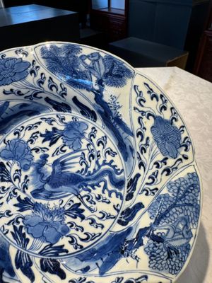 A Chinese blue and white lobed 'flower' plate and a 'phoenix and monkeys' plate, Kangxi — photo 17