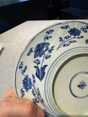 A Chinese blue and white lobed 'flower' plate and a 'phoenix and monkeys' plate, Kangxi — photo 22