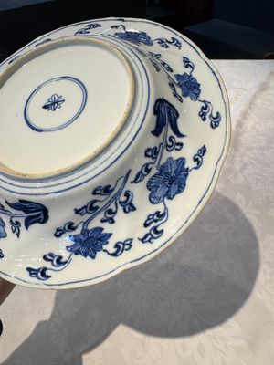 A Chinese blue and white lobed 'flower' plate and a 'phoenix and monkeys' plate, Kangxi — photo 24