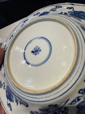 A Chinese blue and white lobed 'flower' plate and a 'phoenix and monkeys' plate, Kangxi — photo 26