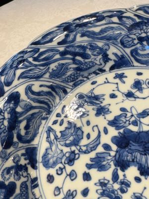 A Chinese blue and white lobed 'flower' plate and a 'phoenix and monkeys' plate, Kangxi — photo 3