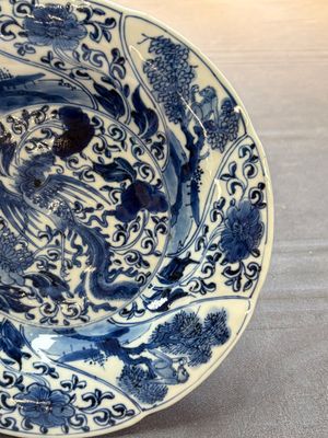 A Chinese blue and white lobed 'phoenix and monkey' plate, flower mark, Kangxi — 照片 5