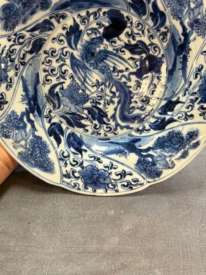 A Chinese blue and white lobed 'phoenix and monkey' plate, flower mark, Kangxi — 照片 6