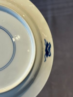 A Chinese blue and white 'Long Eliza and playing boy' cup and saucer, Qi Yu Mei Zhi 奇玉美製 and Bi Yu Tang Zhi 璧玉堂製, Kangxi — photo 14