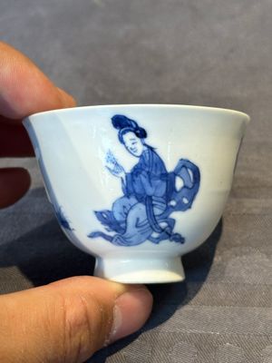 A Chinese blue and white 'Long Eliza and playing boy' cup and saucer, Qi Yu Mei Zhi 奇玉美製 and Bi Yu Tang Zhi 璧玉堂製, Kangxi — photo 2