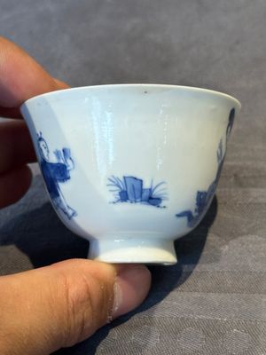 A Chinese blue and white 'Long Eliza and playing boy' cup and saucer, Qi Yu Mei Zhi 奇玉美製 and Bi Yu Tang Zhi 璧玉堂製, Kangxi — photo 3