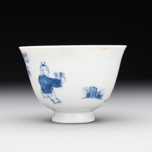 A Chinese blue and white 'Long Eliza and playing boy' cup and saucer, Qi Yu Mei Zhi 奇玉美製 and Bi Yu Tang Zhi 璧玉堂製, Kangxi — photo 5