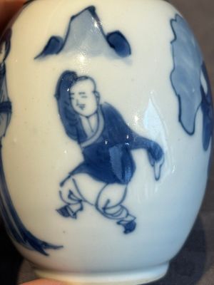 A Chinese blue and white 'Long Eliza and playing boys' tea caddy with silver mount and cover, Kangxi — photo 13