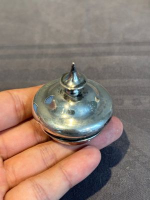 A Chinese blue and white 'Long Eliza and playing boys' tea caddy with silver mount and cover, Kangxi — photo 5