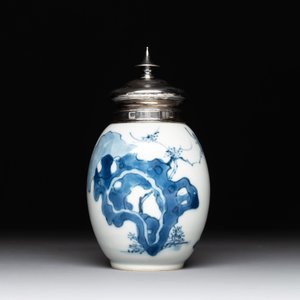 A Chinese blue and white 'Long Eliza and playing boys' tea caddy with silver mount and cover, Kangxi — photo 3
