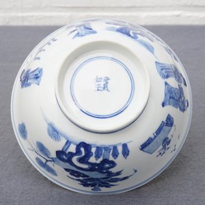 A Chinese blue and white 'long Eliza' bowl, Kangxi — photo 18