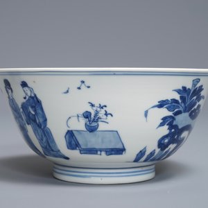 A Chinese blue and white 'long Eliza' bowl, Kangxi — photo 3
