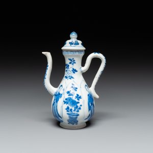 A Chinese blue and white 'Long Eliza' ewer and cover, jade mark, Kangxi — 照片 2