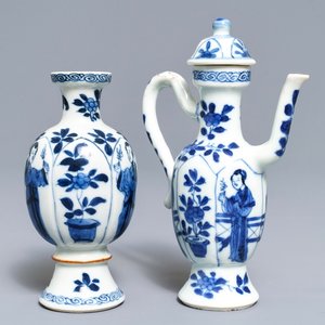 A Chinese blue and white 'Long Eliza' jug and a vase, Kangxi — 照片 1