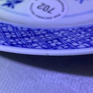 A Chinese blue and white 'Long Eliza' plate, Kangxi mark and of the period — 照片 3