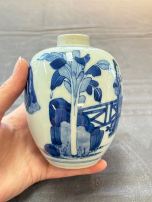 A Chinese blue and white 'Long Eliza' tea caddy, Kangxi — 照片 1