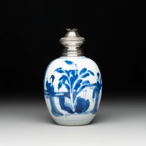 A Chinese blue and white 'Long Eliza' tea caddy with silver mount and cover, Kangxi — photo 3