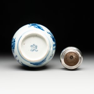 A Chinese blue and white 'Long Eliza' tea caddy with silver mount and cover, Kangxi — photo 6