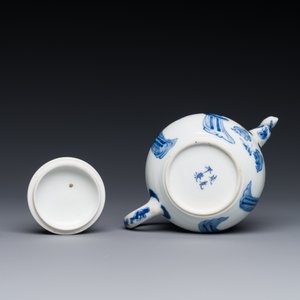A Chinese blue and white 'Long Eliza' teapot and cover, Chenghua mark, Kangxi — photo 4