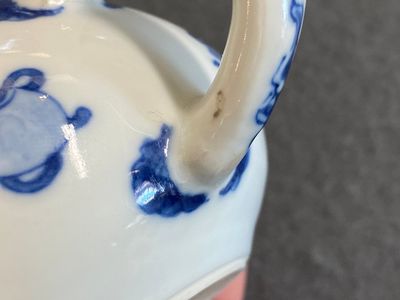 A Chinese blue and white 'Long Eliza' teapot and cover, Chenghua mark, Kangxi — photo 12