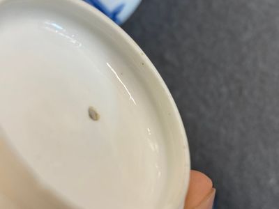 A Chinese blue and white 'Long Eliza' teapot and cover, Chenghua mark, Kangxi — photo 10
