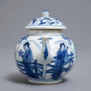 A Chinese blue and white 'Long Eliza' teapot and cover, Kangxi — 照片 3