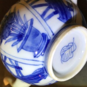 A Chinese blue and white 'Long Eliza' teapot and cover, Kangxi — 照片 10