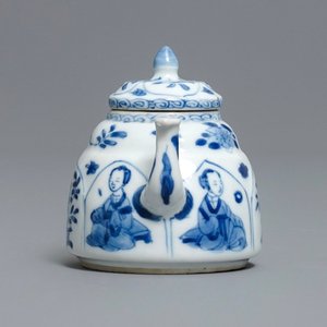 A Chinese blue and white 'Long Eliza' teapot, Yu mark, Kangxi — 照片 5