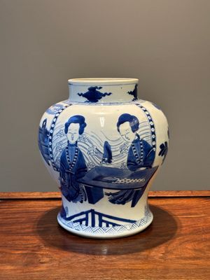 A Chinese blue and white 'Long Eliza' vase, Kangxi — 照片 1