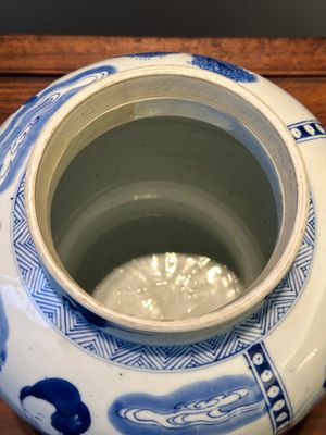 A Chinese blue and white 'Long Eliza' vase, Kangxi — 照片 5
