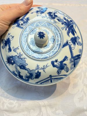A Chinese blue and white 'Long Elizas and Playing Boys' bowl and cover, Chenghua mark, Kangxi — photo 13