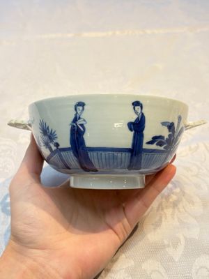 A Chinese blue and white 'Long Elizas and Playing Boys' bowl and cover, Chenghua mark, Kangxi — photo 2