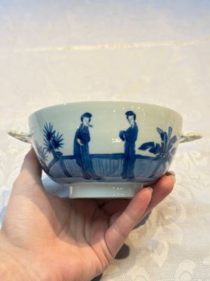 A Chinese blue and white 'Long Elizas and Playing Boys' bowl and cover, Chenghua mark, Kangxi — photo 4