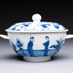 A Chinese blue and white 'Long Elizas and Playing Boys' bowl and cover, Chenghua mark, Kangxi — photo 3